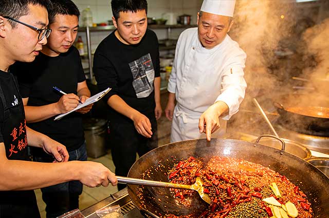 22历史年重庆火锅底料厂家,餐饮开店专用火锅底料